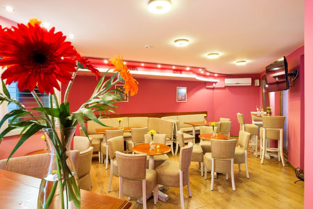 Aparthotel Prostor Kavarna ภายนอก รูปภาพ